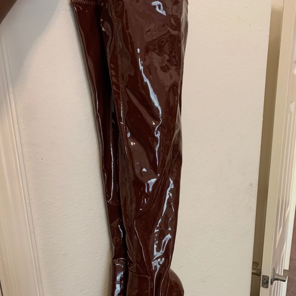 Knee-High Brown Heel Boots - Picture 3 of 3